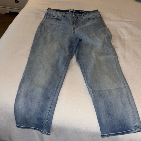 Nine West Jeans, Plain Pocket, High Rise, Straight, Size 12 light washed - Picture 10 of 11